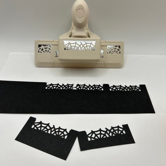 Martha Stewart Craft Edge Border Paper Punch SPIDER WEB Halloween Scrapbooking - Picture 1 of 7